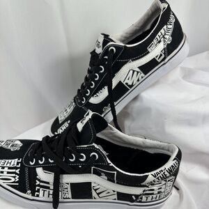 Unisex Vans new without tag men SZ 11    Women SZ 12